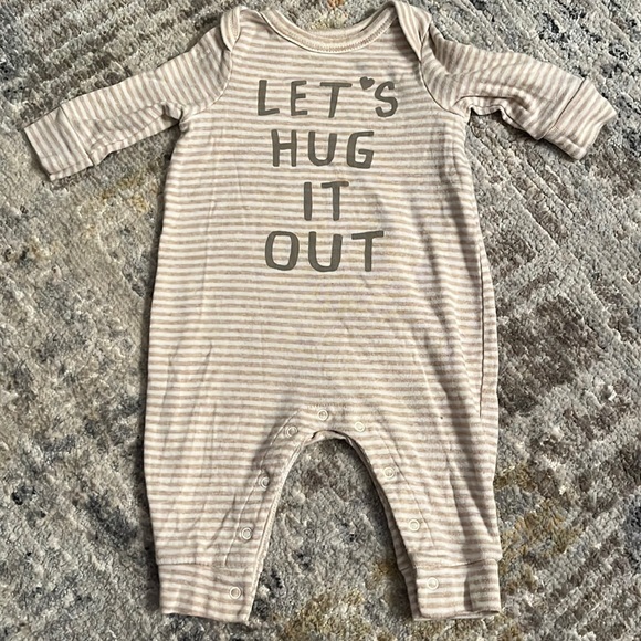 Gap Let’s Hug It Out Onesie - Picture 1 of 3